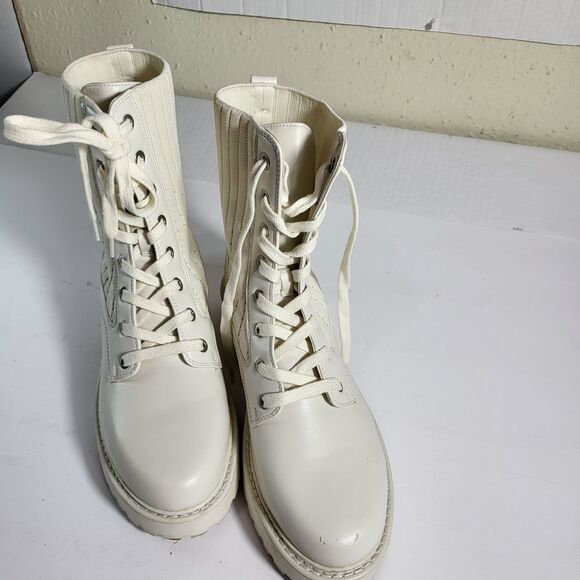Calvin Klein Samica Lace-Up Quilted Lug Sole Combat Booties Ivory 9M MSRP $189 - Picture 3 of 9